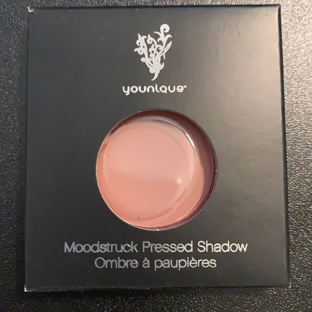 Younique pressed shadow - matte dusty Rose